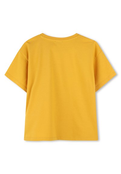 Geel katoenen T-shirt met een ronde hals en korte mouwen, met een zachte textuur en een relaxte pasvorm. Achteraanzicht weergegeven.