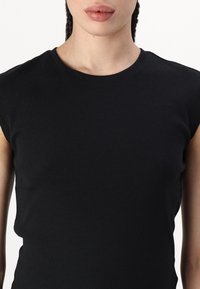 GAP Top - black