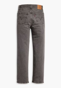 Pilkos džinsai su tiesiu kirpimu, turintys odinę etiketę ant liemens ir kontrastingą siuvinėjimą ant užpakalinių kišenių.