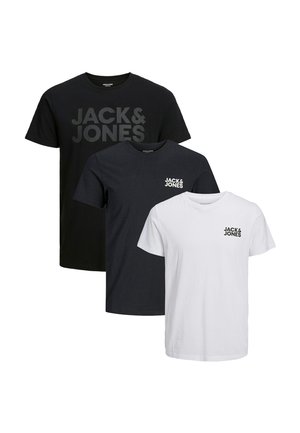 Tre T-shirt girocollo Jack & Jones, una nera con grande logo, una nera e una bianca con piccolo logo sul petto.