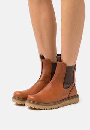 ECCO STAKER CHELSEA BOOT - Støvletter - cognac
