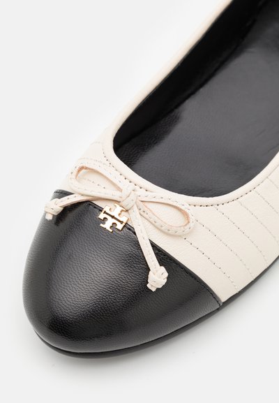 Tory Burch CAP TOE - Klassischer Ballerina - light cream/perfect black