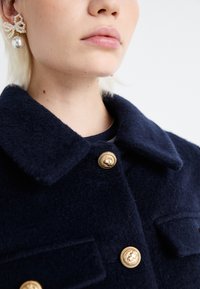 Vero Moda VMZILJA SHORT JACKET - Lengva striukė - navy blazer
