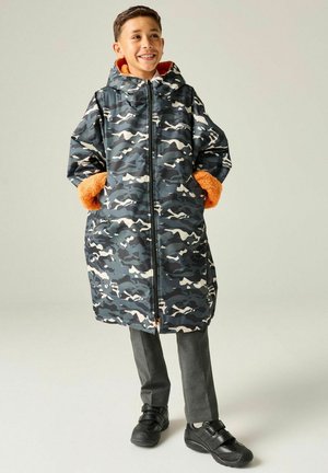 Regatta, REGATTA WATERPROOF CHANGING ROBES UNISEX - Regenjacke / wasserabweisende Jacke - black camo persimmon
