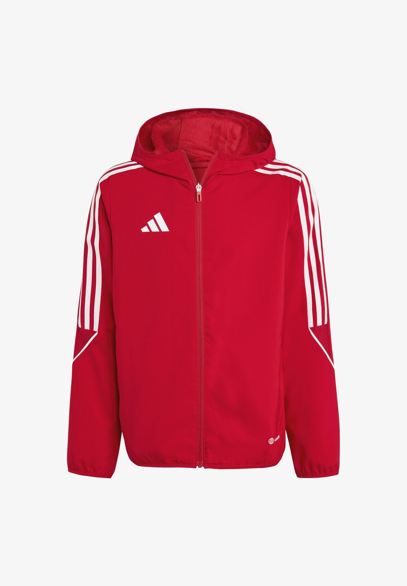 Rote Sportjacke mit Reißverschluss und Kapuze. Verfügt über drei weiße vertikale Streifen an den Ärmeln und ein kleines Logo auf der Brust. Strukturierte Details an den Ärmeln.