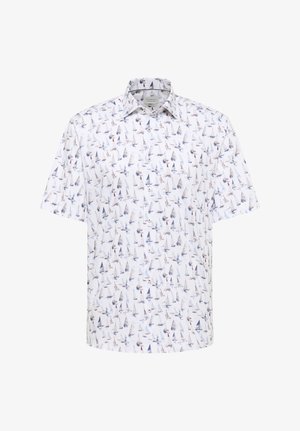 Weißes kurzärmeliges Hemd mit durchgehendem Segelbootmuster in Blau-, Rot- und Grautönen.