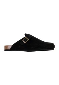 Zwarte suede instapklomp met een ronde neus, voorzien van een metalen gespaccent en een contrasterende bruine kurken zool. Glad textuur.