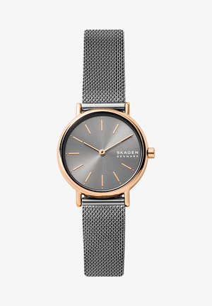 Runde Armbanduhr mit grauem Sonnenschliff-Zifferblatt, roségoldenen Markierungen und Gehäuse sowie einem silberfarbenen Mesh-Armband, zeigt die Zeit 1:11 an.