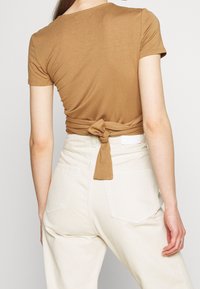 Even&Odd Camiseta estampada - brown