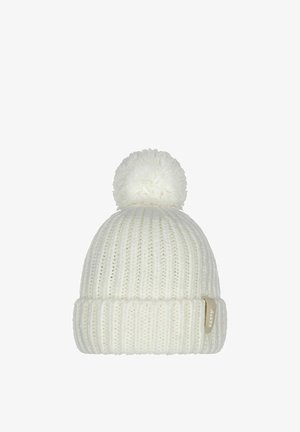 Bonnet tricoté blanc avec une texture côtelée, doté d'un pompon rond et moelleux sur le dessus et d'une petite étiquette de marque sur le revers.