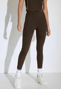 Next SUPERSOFT EVERYDAY - Legingi — bikses - chocolate brown