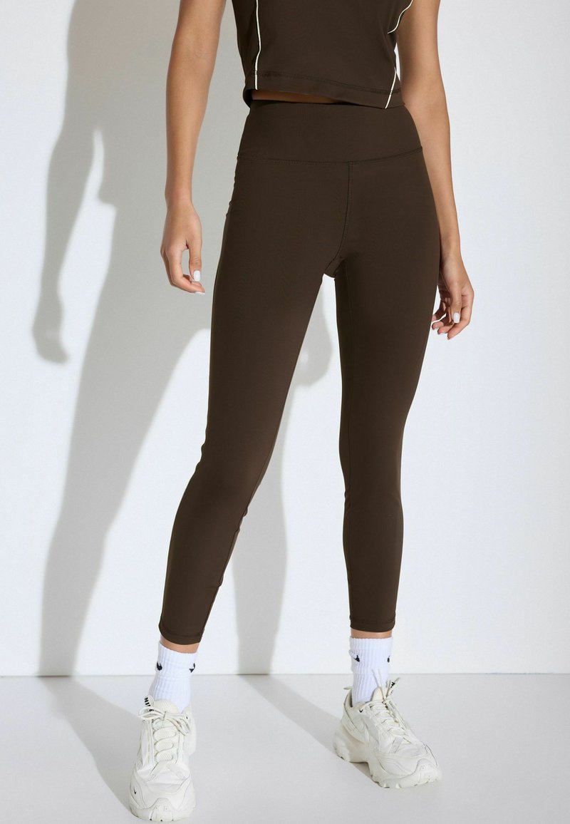 Next SUPERSOFT EVERYDAY - Legingi — bikses - chocolate brown