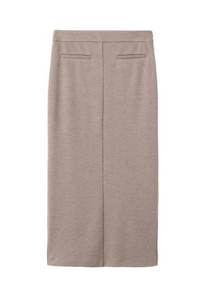 Falda midi beige hecha de una tela texturizada, con cintura alta, dos bolsillos traseros y una silueta recta con una costura central en la parte posterior.