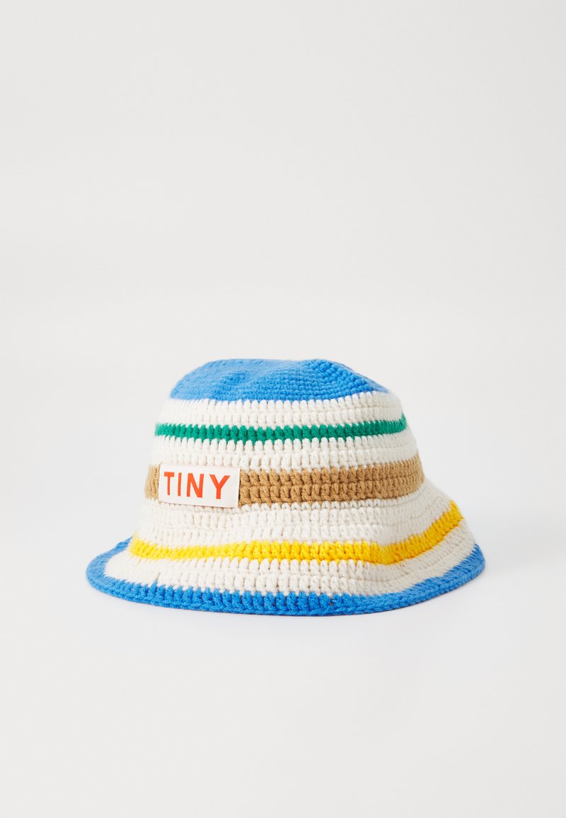 Szydełkowany kapelusz typu bucket w niebieskie, białe, zielone, brązowe i żółte paski. Posiada prostokątną metkę "TINY" z boku.