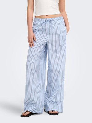 ONLY HOSE ONLLORIS WEITER BEINSCHNITT HOSE - Pantalon classique - chambray blue