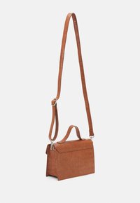 Pieces PCSAHARA CROSS BODY - Taška s příčným popruhem - mocha bisque