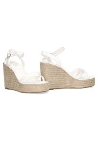 ETIKA DOÑANA - Sandalias de cuña - white