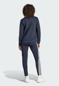 adidas Sportswear ESSENTIALS 3-STRIPES - Trenirka - legend ink   white