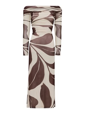 Φόρεμα με έξω τους ώμους από γυμνό ύφασμα με καφέ φυλλώδη σχέδια. Μακριά μανίκια και εφαρμοστή σιλουέτα. Λείο υλικό και μήκος μέχρι τον αστράγαλο.