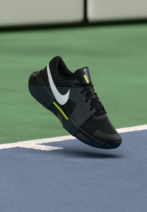 ZOOM GP CHALLENGE 1.5 - Pantofi de tenis pe orice suprafață - black/white/anthracite/volt