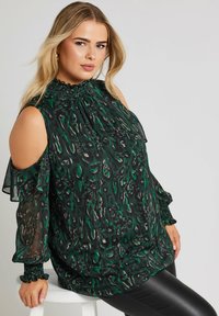 Grön och svart djurmönstrad blus med kallaxel-design, rynkade ärmar och högsmockad halsringning. Texturerad lättviktsväv.