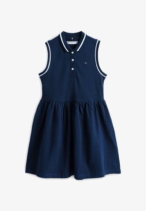 Granatowa sukienka bez rękawów z białym wykończeniem, kołnierzem polo, rozporkiem na guziki, marszczoną talią oraz małym logo Tommy Hilfiger na piersi.