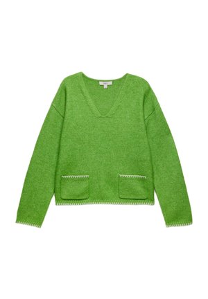Maglione verde lavorato a maglia con scollo a V, maniche lunghe, due tasche frontali e rifiniture in contrasto lungo gli orli e i bordi delle tasche.