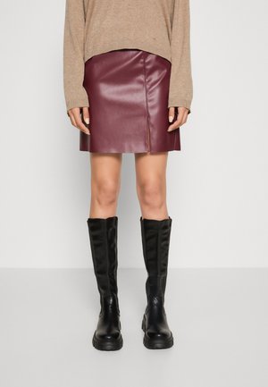 Noisy May NMCLARA PENNY - Miniseelik - windsor wine