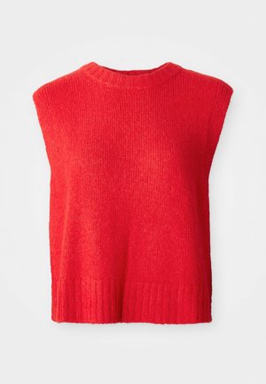 Rode gebreide mouwloze sweater vest met geribbelde zoom en ronde hals, plat weergegeven op een witte achtergrond.
