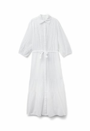 Langes weißes Hemdkleid mit Kragen, dreiviertel Puffärmeln, Taillengürtel und gestuftem Rock.