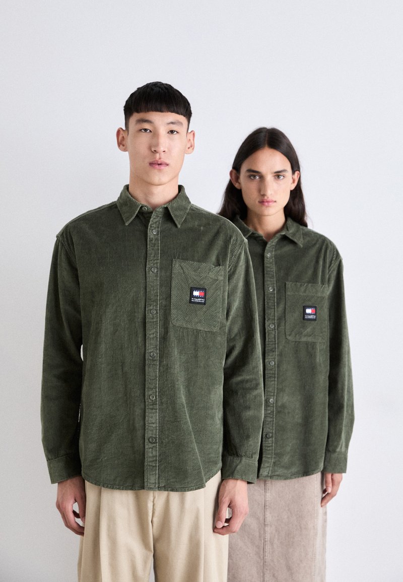 Tommy Jeans UNISEX - Cămașă - fatigue green