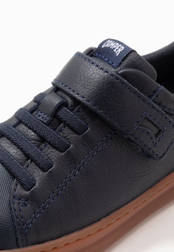 RUNNER FOUR KIDS - Trainers3