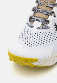 Nike Performance Zapatillas de trail running - white