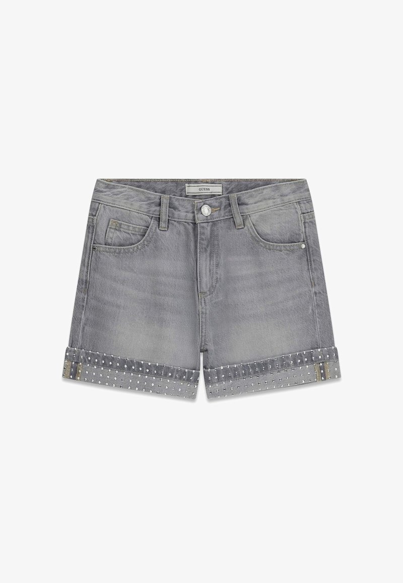 Shorts en jean gris avec ourlets retroussés ornés de petits clous argentés, bouton frontal, passants pour ceinture et design classique à cinq poches.