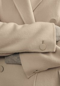 Reiss MAEVE DOUBLE BREASTED BLINDSEAM - Gabardina - neutral