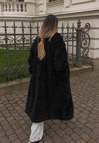 NA-KD Vinterfrakke - black