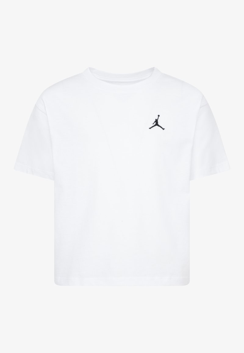 Hvit bomulls t-skjorte med korte ermer, rund hals og en svart brodert Jumpman-logo på venstre bryst. Enkel, klassisk design.