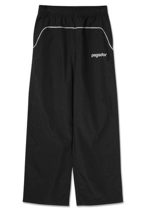 Juodos sportinės kelnės su elastinga juosmena ir pilkomis juostelėmis aplink kišenes. Kairėje pusėje yra balta logotipo emblema.