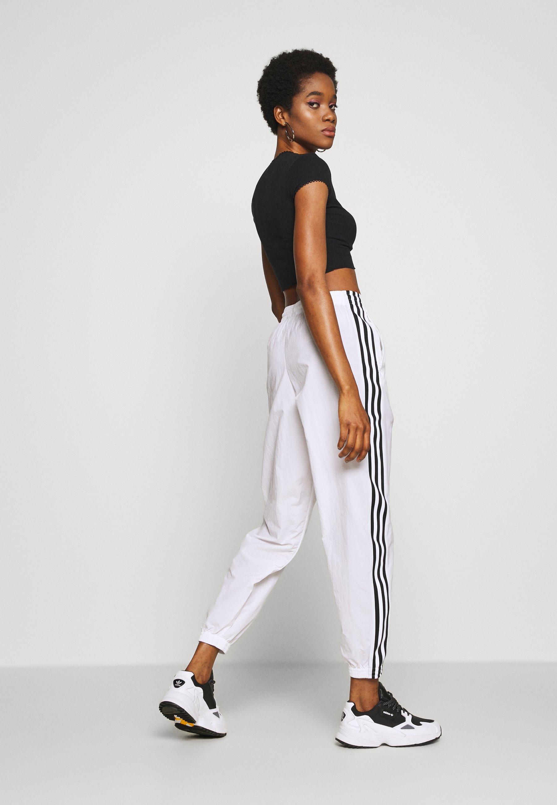adidas Originals LOCK UP ADICOLOR NYLON TRACK PANTS - Trainingsbroek -  white/wit - Zalando.nl