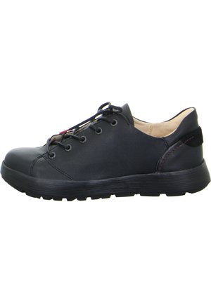 Schwarze Ledersneaker verfügen über eine abgerundete Zehe, ein schnürbares Design, eine strukturierte Sohle und dezente kontrastierende Nähte auf der Rückseite für eine besondere Detailverliebtheit.