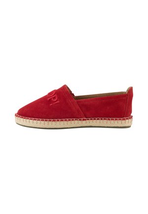 Roter Wildleder-Espadrille-Schuh mit beiger Seilsohle und "POP!" auf der Oberseite bestickt, von der Seite auf weißem Hintergrund gesehen.