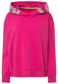 Felpa fucsia con una texture morbida, dotata di un cappuccio a righe grigie e polsini a coste. Il design presenta una vestibilità rilassata e spalle cadenti.
