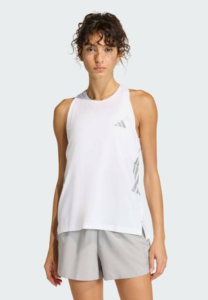 Camiseta deportiva blanca sin mangas con cuello redondeado, detalles grises en los laterales y un logo de Adidas. Tela ligera con un ajuste holgado.