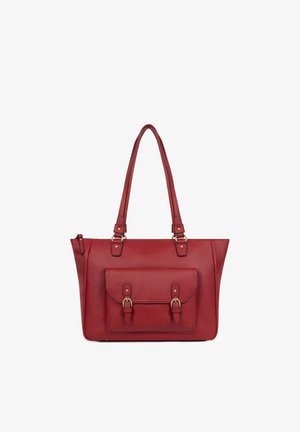 Sac fourre-tout en cuir rouge avec double poignées et une poche avant à rabat sécurisée par deux sangles à boucle.