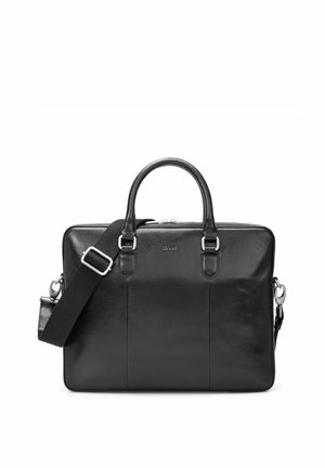 Czarna skórzana teczka z podwójnymi uchwytami i regulowanym paskiem na ramię, o prostokątnym kształcie, zamknięciem na zamek błyskawiczny oraz subtelnym logo marki na przodzie.