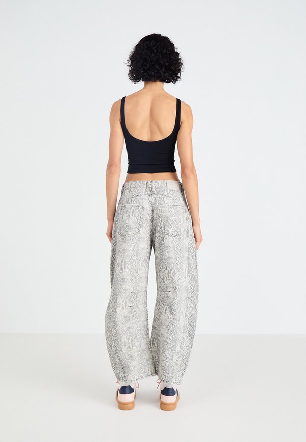 GOOD LUCK BARREL - Relaxed fit jeans3