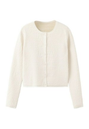 Cardigan a maniche lunghe di colore crema con struttura testurizzata, scollo rotondo e apertura frontale con bottoni, disteso su uno sfondo bianco.