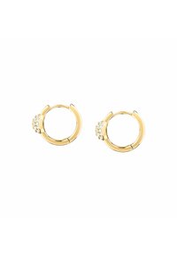Orecchini a cerchio in oro con un design elegante e semplice, caratterizzati da un piccolo gruppo di pietre chiare su un lato.