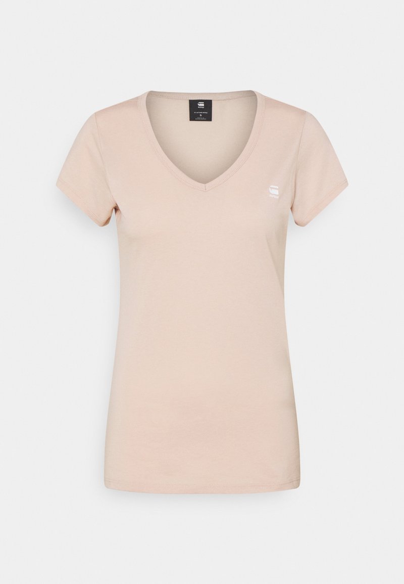 T-shirt rose en V, fabriqué en coton doux, avec des manches courtes, arborant un petit logo blanc sur la poitrine gauche et un design ajusté.