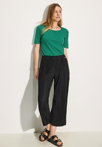 Cecil IN UNIFARBE - T-shirts basic - grün